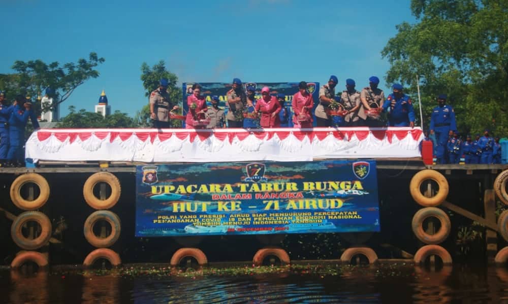 Sambut HUT ke-71, Ditpolairud Kalteng Gelar Upacara Tabur Bunga