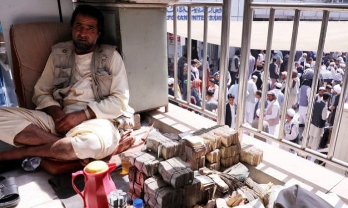 Taliban Larang Penggunaan Mata Uang Asing di Afghanistan