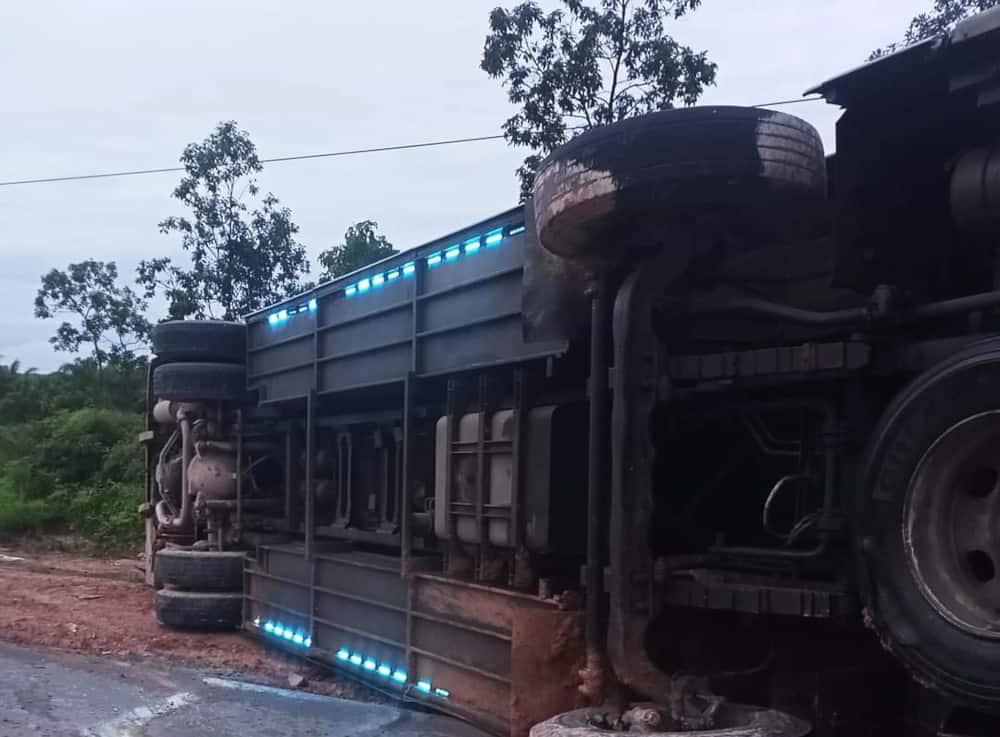 Bus Logos Alami Kecelakaan, 2 Penumpang Tewas Terjepit