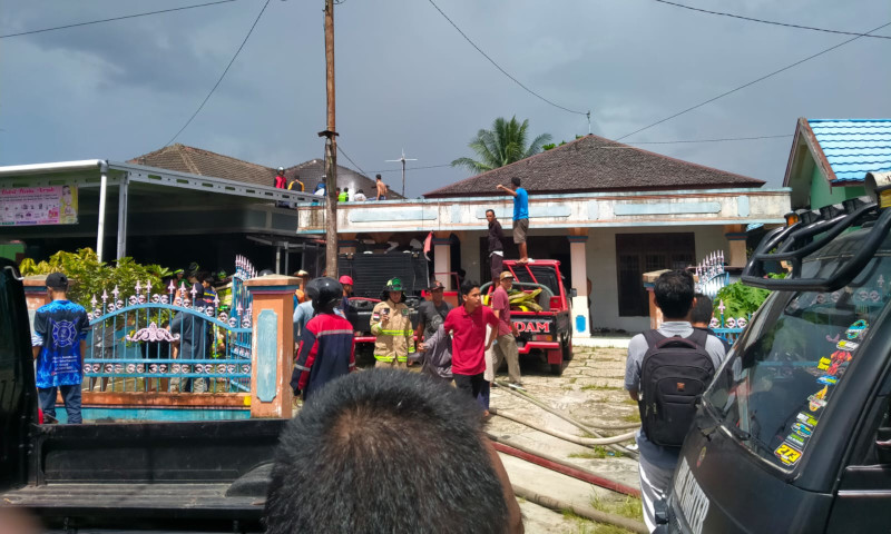 Siang Bolong, Rumah Pak Haji di Panarung Terbakar